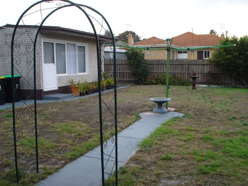 7 Merlyn Avenue, Clayton South VIC 3169