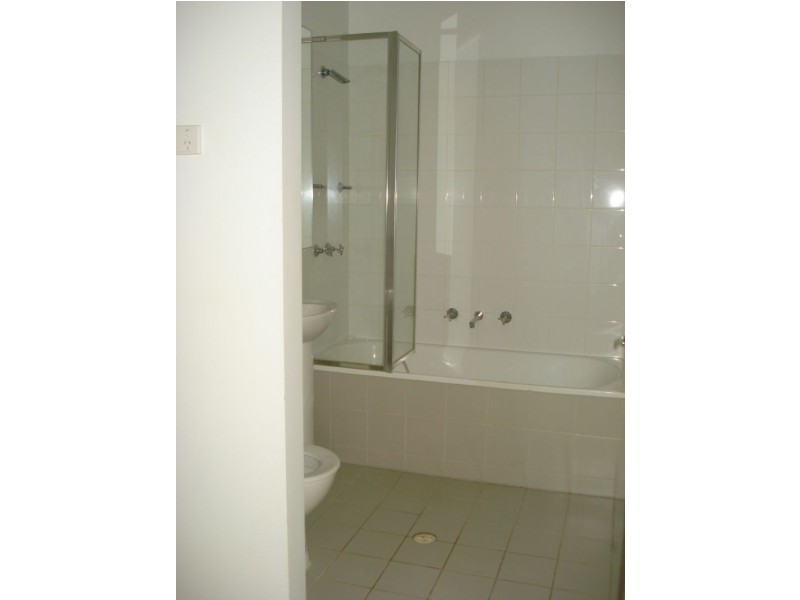 12/1 Greenfield Drive, Clayton VIC 3168