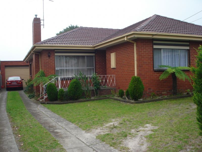 33 Glencannon Crescent, Clayton South VIC 3169