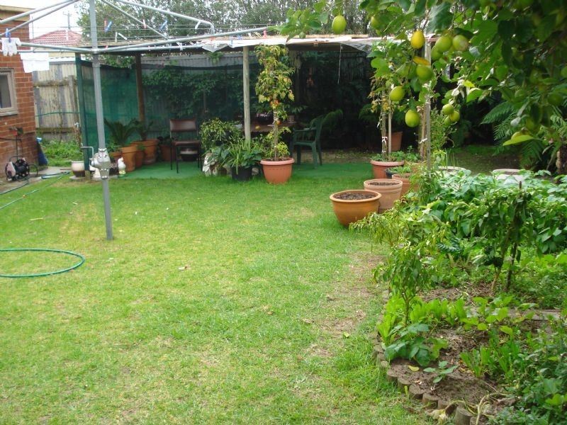 33 Glencannon Crescent, Clayton South VIC 3169