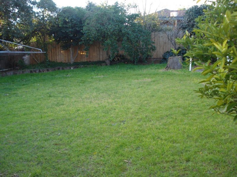 27 EDINBURGH STREET, Clayton VIC 3168