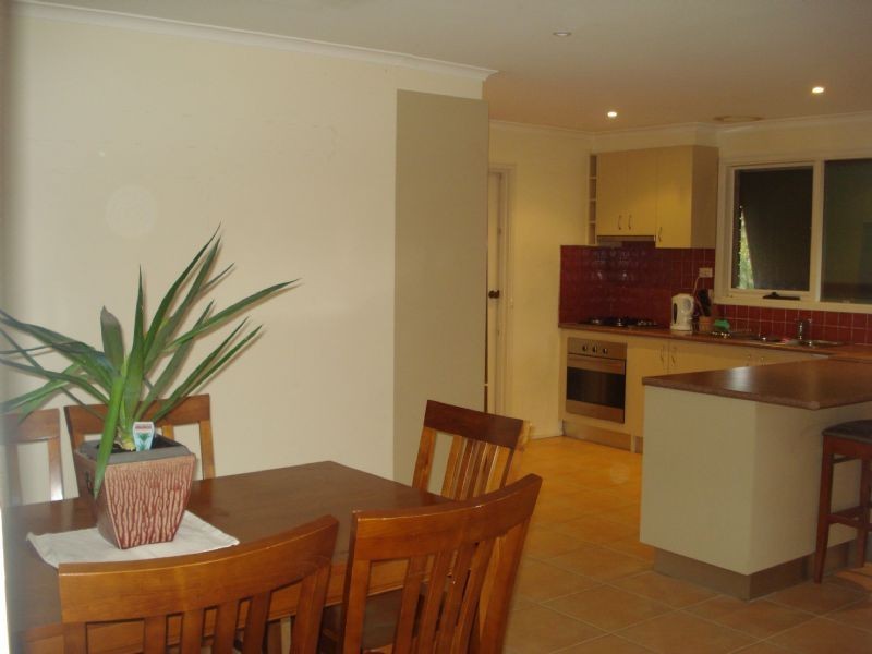 8 Rosewall Place, Clayton South VIC 3169