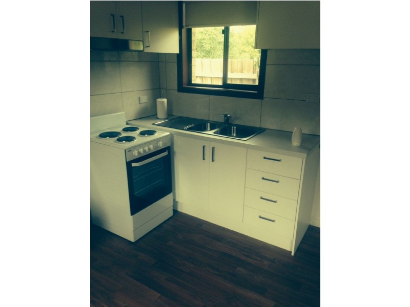 Bungalow/23 Moore Avenue, Clayton South VIC 3169