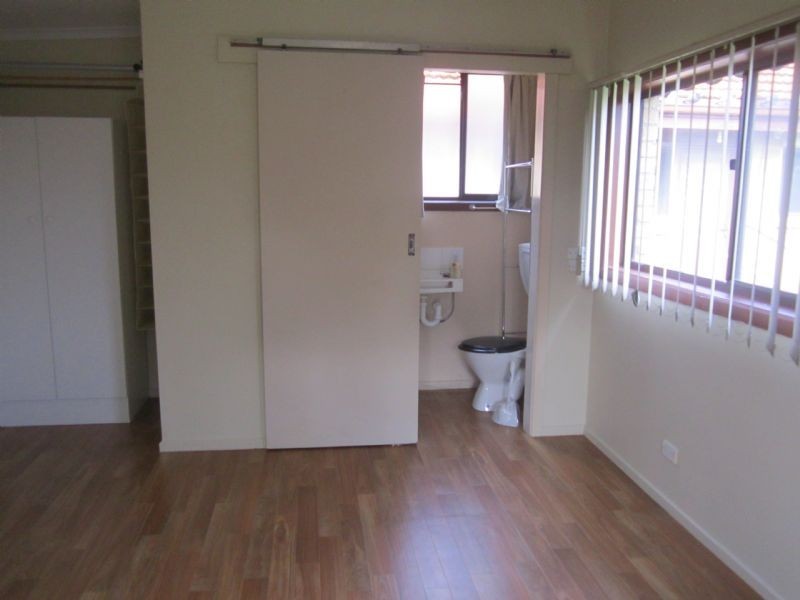 Bungalow/23 Moore Avenue, Clayton South VIC 3169