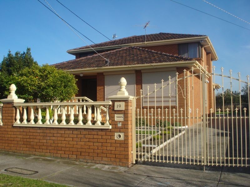 19 Scotsburn Avenue, Clayton VIC 3168