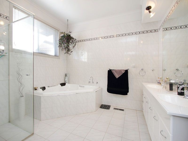 9 Miranda Close, Clayton South VIC 3169