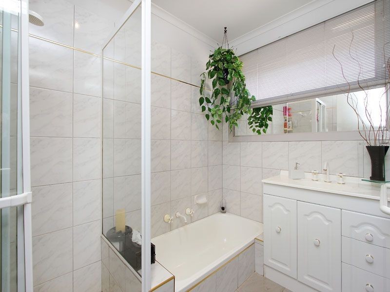 9 Miranda Close, Clayton South VIC 3169