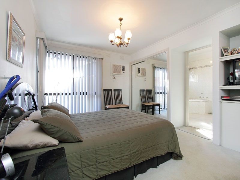 9 Miranda Close, Clayton South VIC 3169