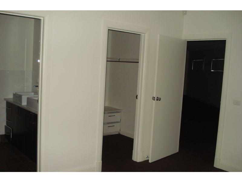 2/111 Tiverton Drive, Mulgrave VIC 3170