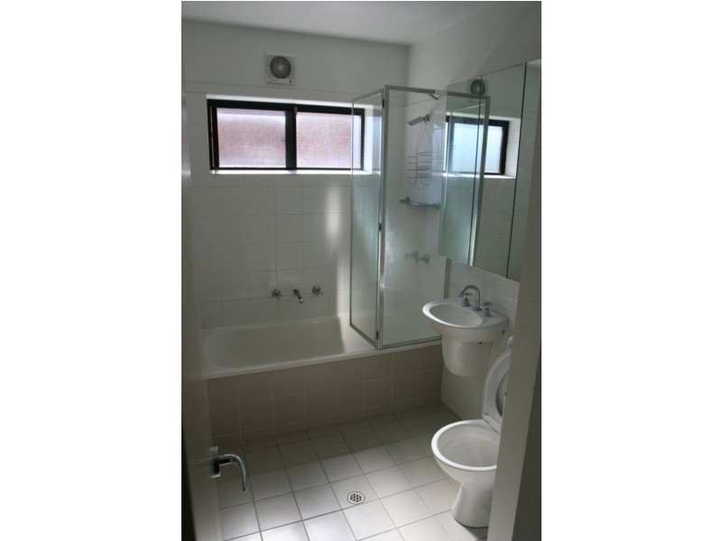 11/2 Monash Green Drive, Clayton VIC 3168