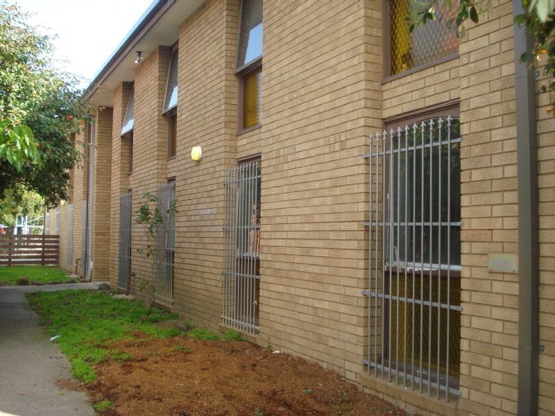 2/6 St James Avenue, Springvale VIC 3171