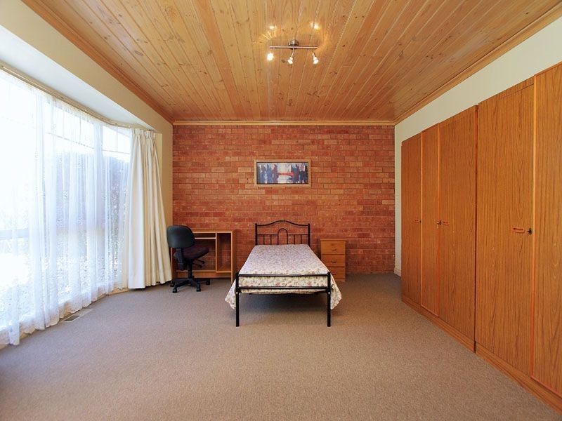 2/1 Beleura Grove, Clayton VIC 3168