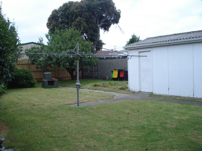 9 Fairbank Road, Clayton South VIC 3169