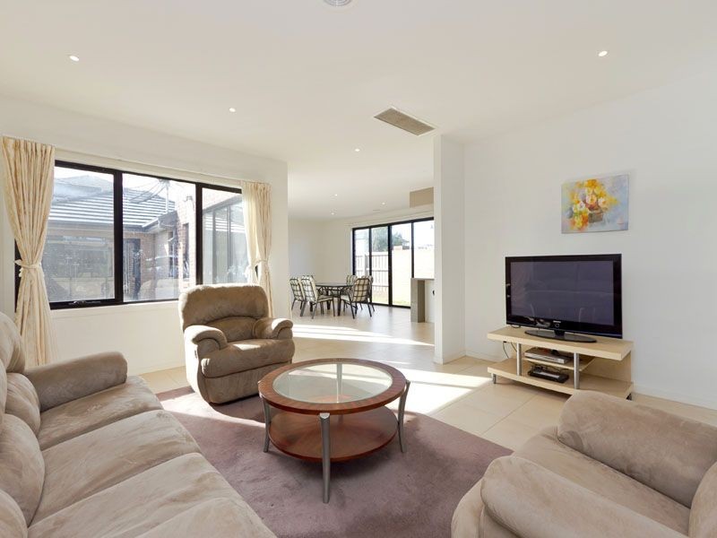 83 Rosebank Avenue, Clayton South VIC 3169