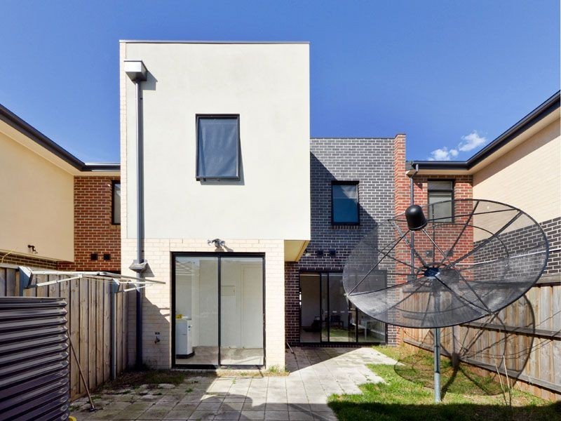 9 Crimson Grove, Clayton South VIC 3169