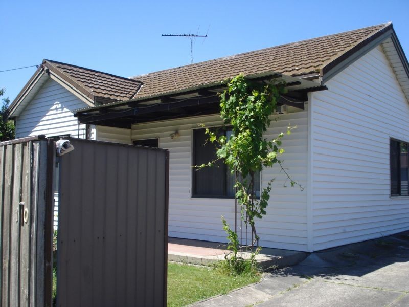 10 Oak Grove, Springvale VIC 3171