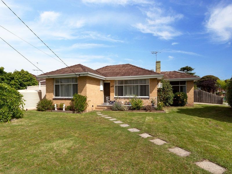 10 Saunders Street, Clayton South VIC 3169