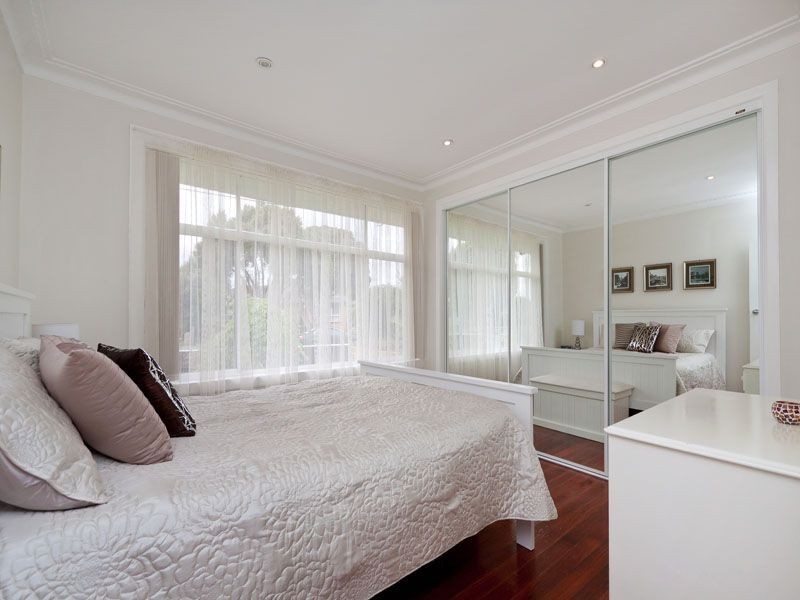 10 Saunders Street, Clayton South VIC 3169