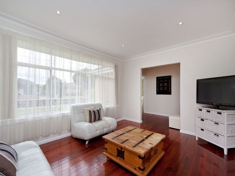 10 Saunders Street, Clayton South VIC 3169