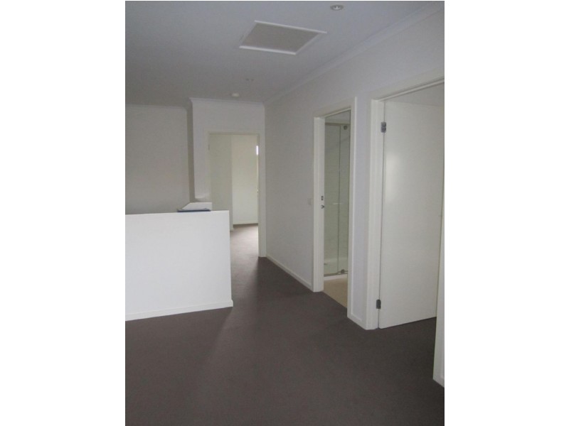 99 Rosebank Ave, Clayton South VIC 3169