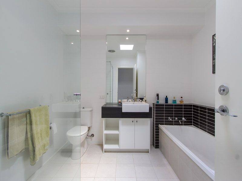 73 Rosebank Avenue, Clayton South VIC 3169