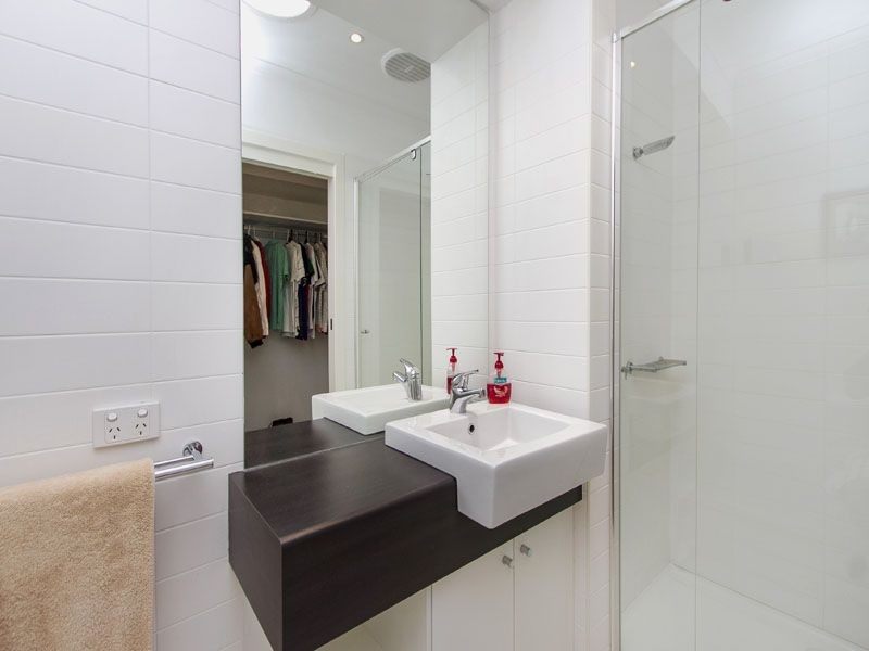 73 Rosebank Avenue, Clayton South VIC 3169