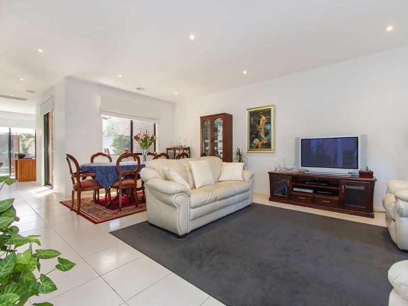 73 Rosebank Avenue, Clayton South VIC 3169