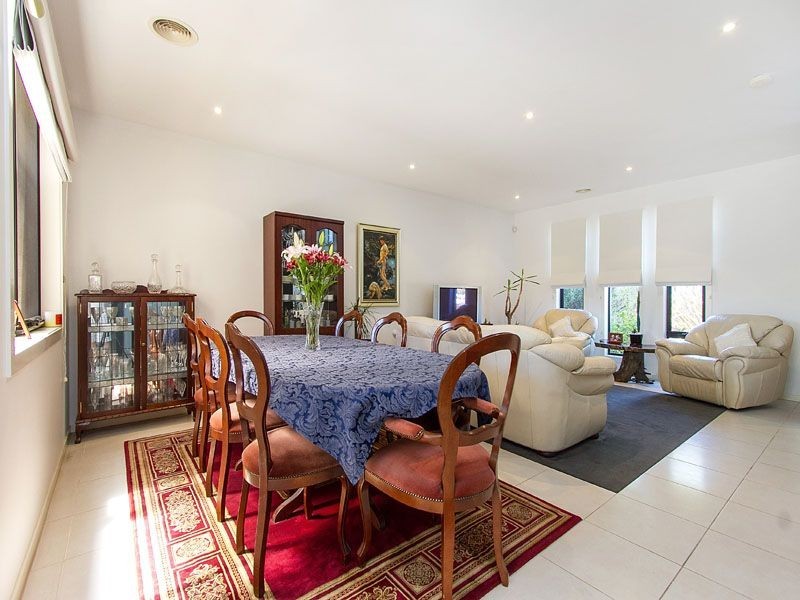 73 Rosebank Avenue, Clayton South VIC 3169