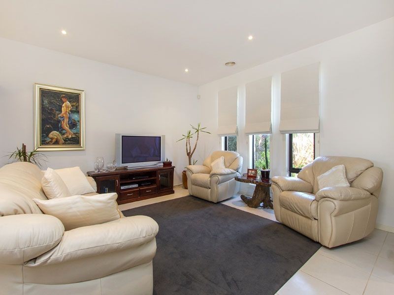 73 Rosebank Avenue, Clayton South VIC 3169