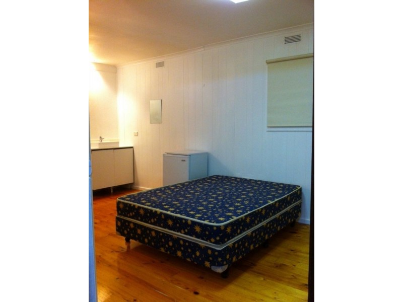 Room 5 – 1/3 Second Street, Clayton South VIC 3169