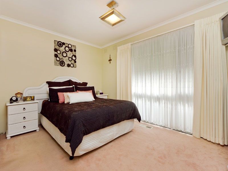 12 Bellavista Crescent, Clayton South VIC 3169