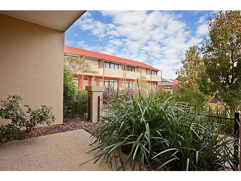 19/2 Monash Green Drive, Clayton VIC 3168