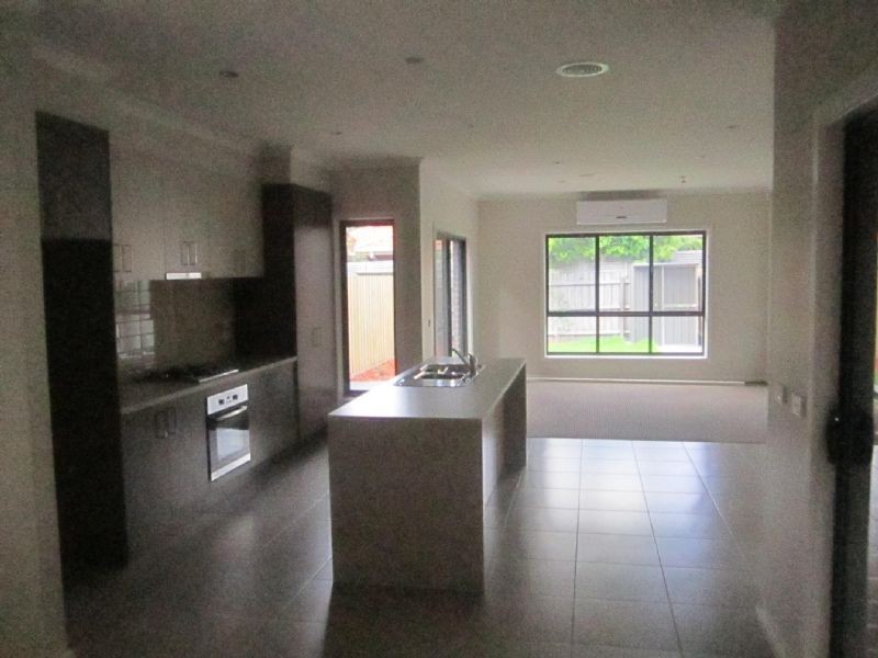 1/4 Rowson Grove, Clarinda VIC 3169