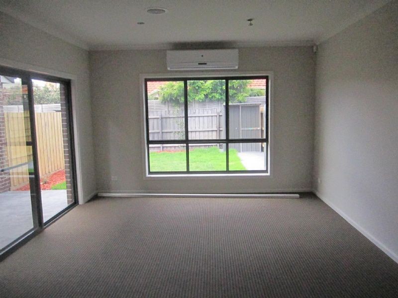 2/4 Rowson Grove, Clarinda VIC 3169