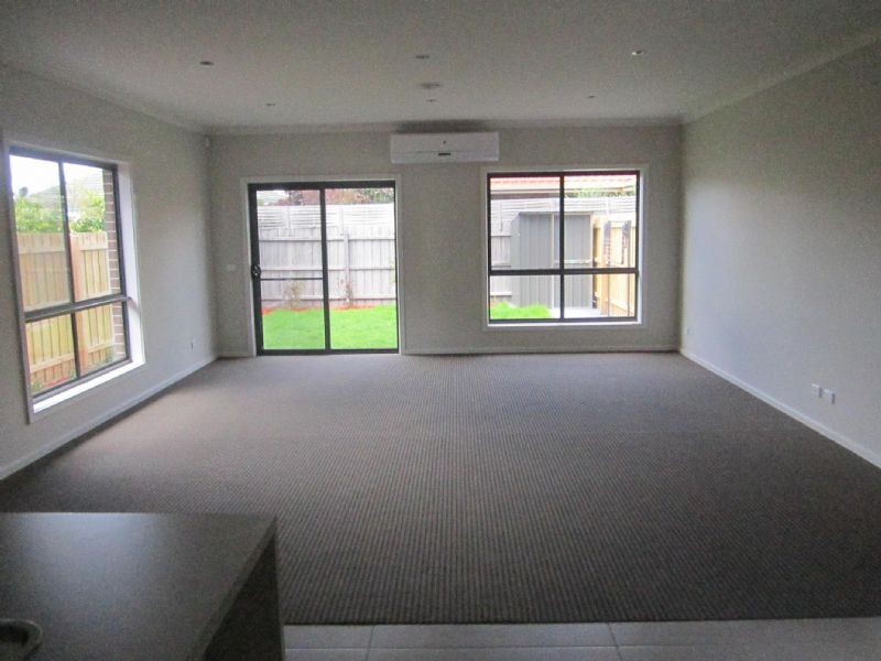 3/4 Rowson Grove, Clarinda VIC 3169