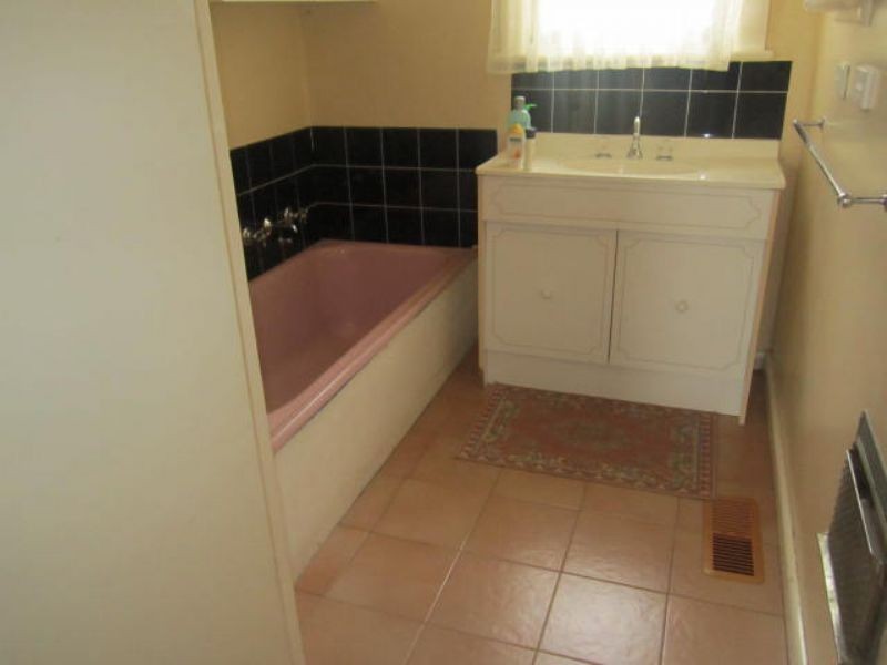 32 Frank Avenue, Clayton South VIC 3169