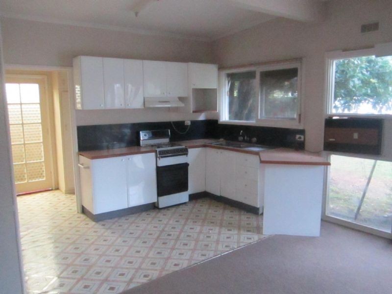 14 Wynnstay Road, Seaford VIC 3198