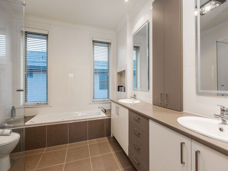 43 Springs Road, Clayton South VIC 3169