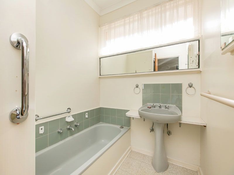 2 Brentwood Close, Clayton South VIC 3169