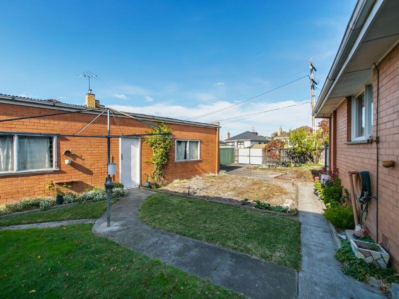 2 Brentwood Close, Clayton South VIC 3169