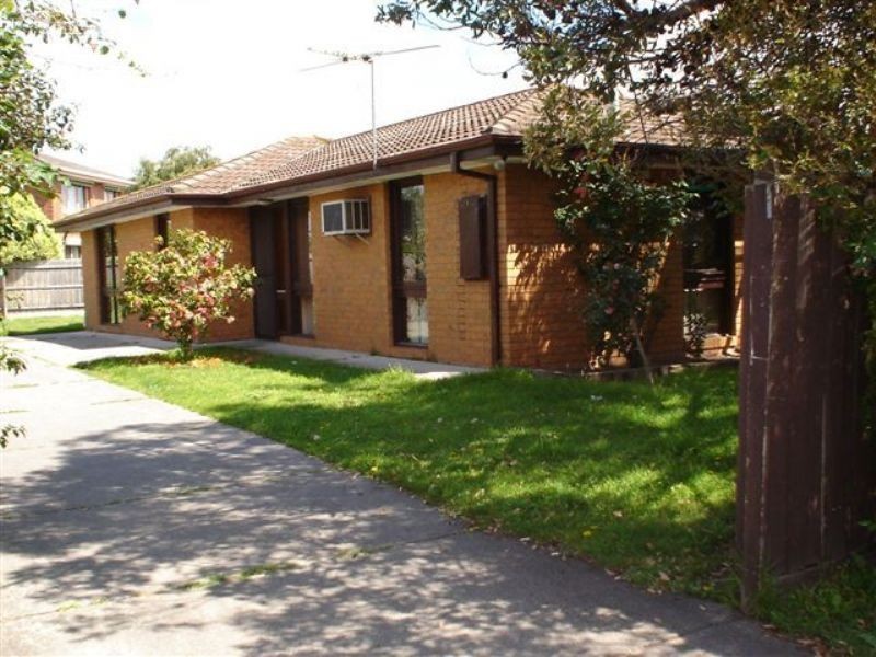 18 Debbie Close, Clayton South VIC 3169