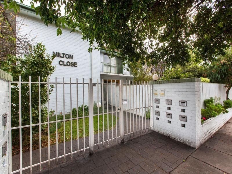 8/194 Neerim Road, Carnegie VIC 3163