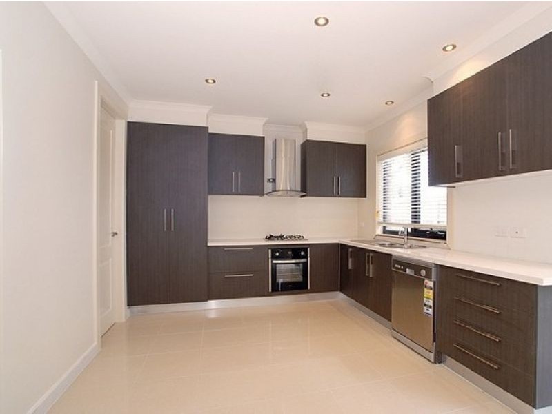 2/14 Prince Charles Street, Clayton VIC 3168