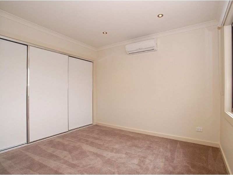 2/14 Prince Charles Street, Clayton VIC 3168
