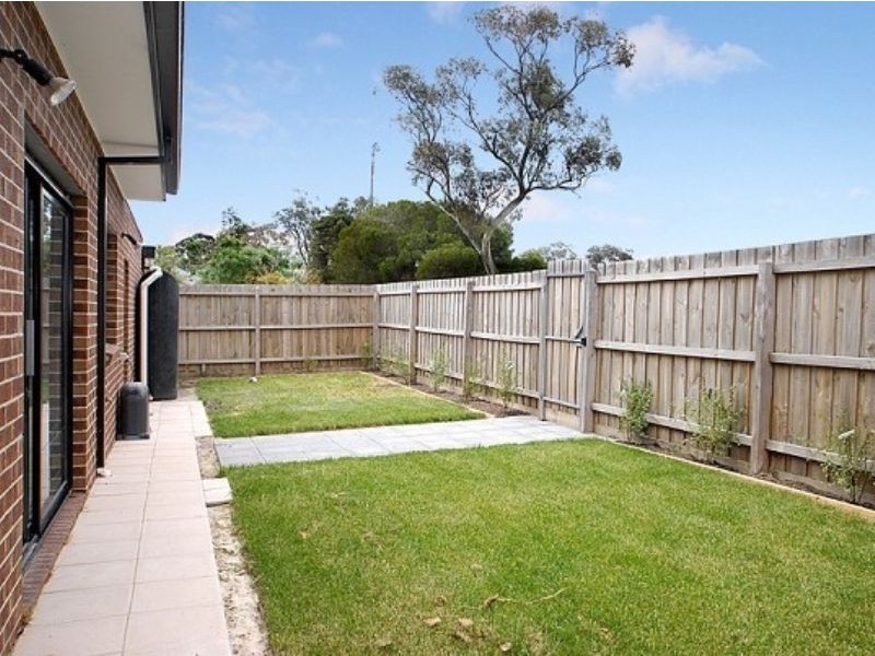 2/14 Prince Charles Street, Clayton VIC 3168