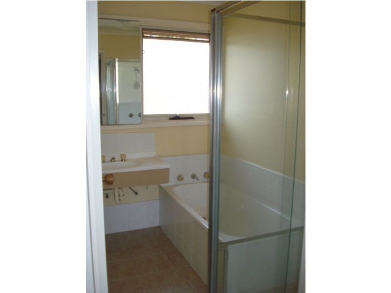 1/8 Dennis street, Clayton VIC 3168