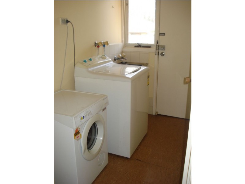 1/8 Dennis street, Clayton VIC 3168