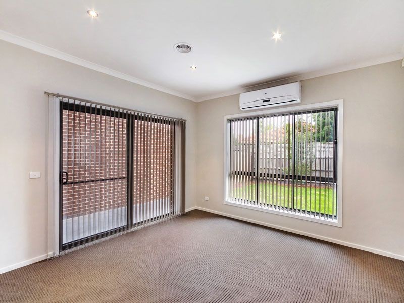2/4 Rowson Grove, Clarinda VIC 3169