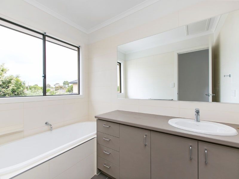 1/5 Hourigan Avenue, Clayton VIC 3168