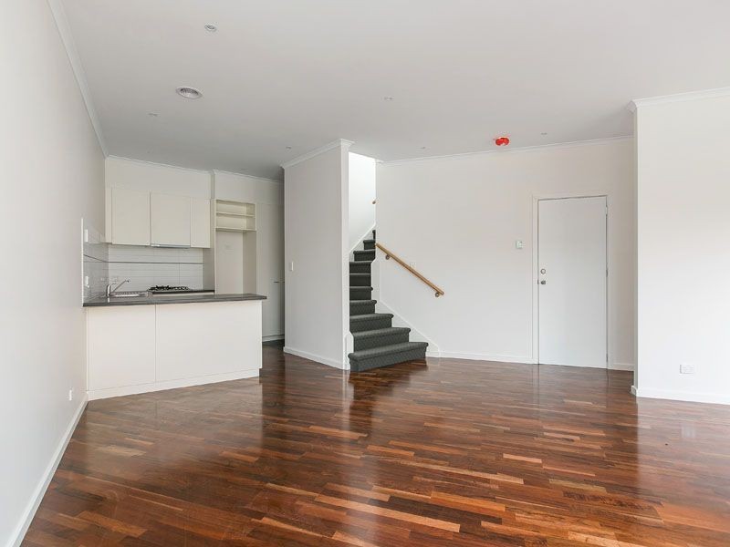 2/5 Hourigan Avenue, Clayton VIC 3168